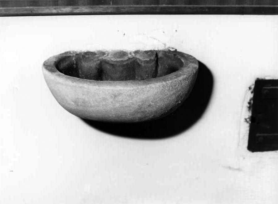acquasantiera da parete - bottega campana (sec. XVIII)