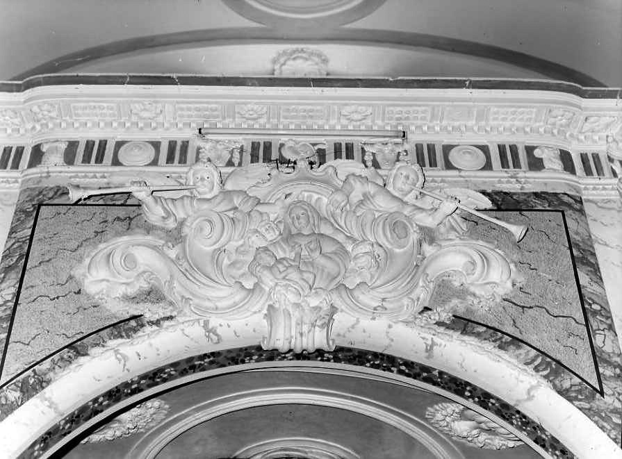 Madonna con Bambino e angeli (decorazione plastica) - bottega campana (sec. XVIII)