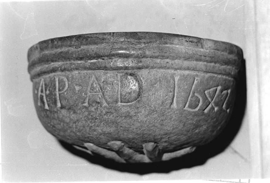 acquasantiera da parete - bottega campana (sec. XVII)