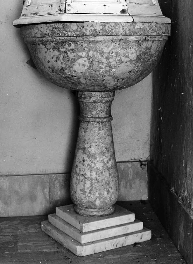 fonte battesimale - a fusto - bottega campana (sec. XVII)