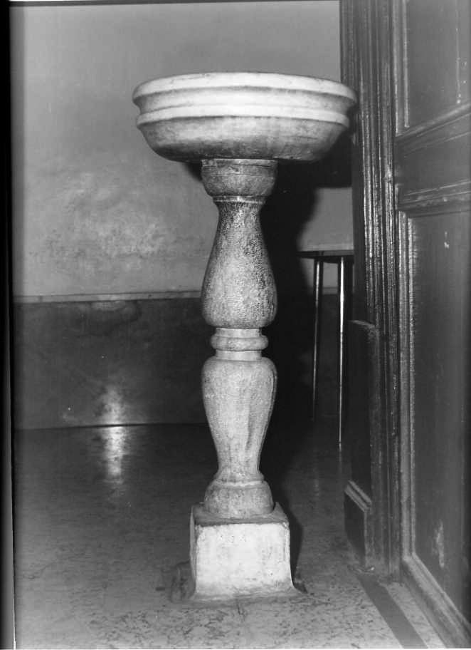 acquasantiera - a fusto - bottega Italia meridionale (sec. XVII)