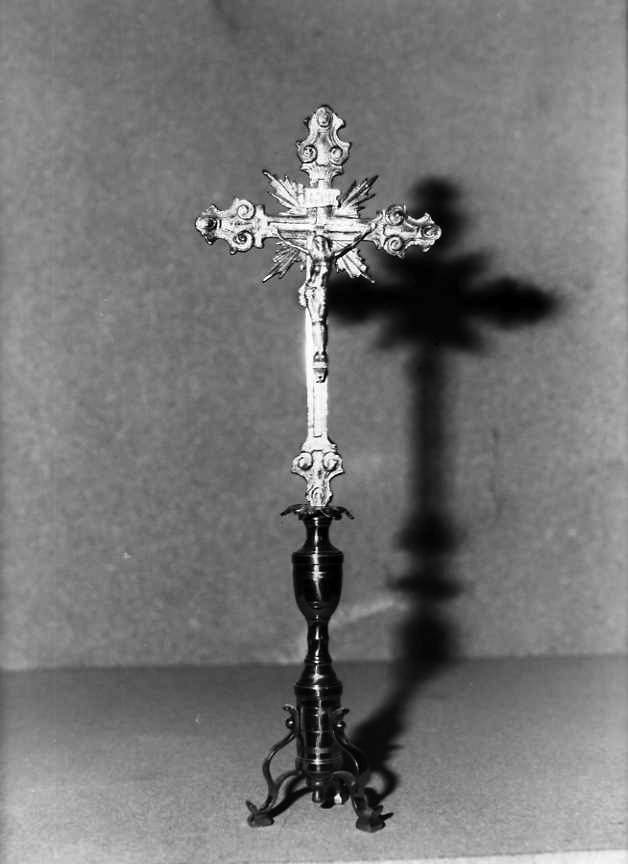 Cristo crocifisso (croce d'altare) - bottega Italia meridionale (fine/inizio secc. XIX/ XX)