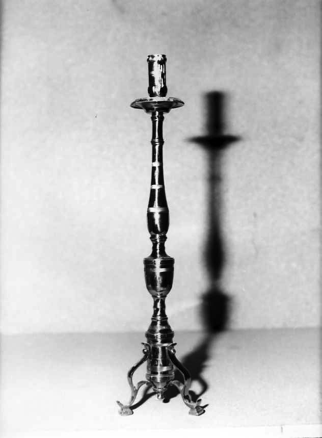 candeliere d'altare, serie - bottega Italia meridionale (fine/inizio secc. XIX/ XX)