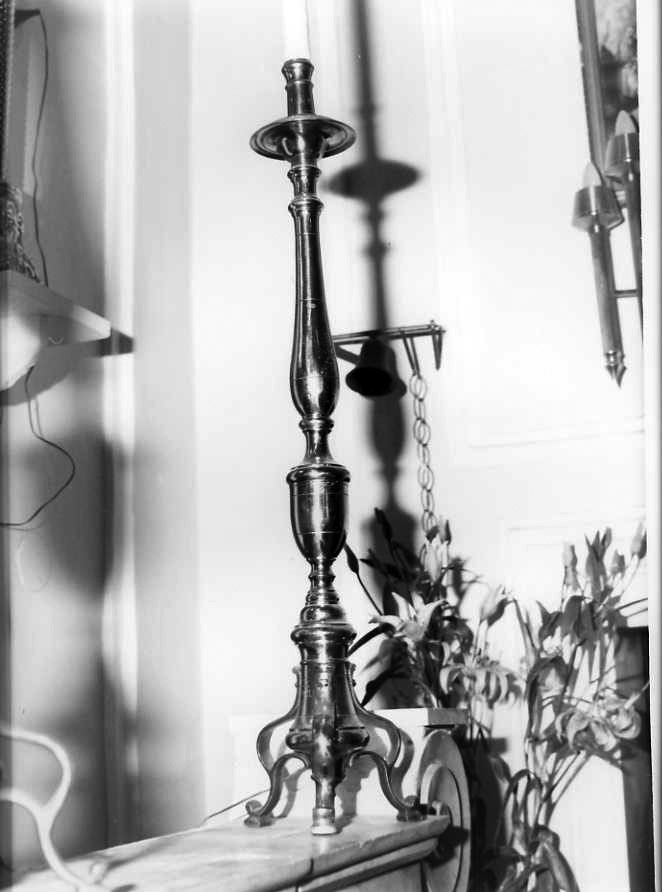 candeliere d'altare, serie - bottega Italia meridionale (prima metà sec. XX)