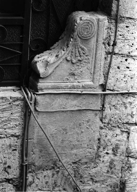mensola, frammento - bottega campana (sec. XV)
