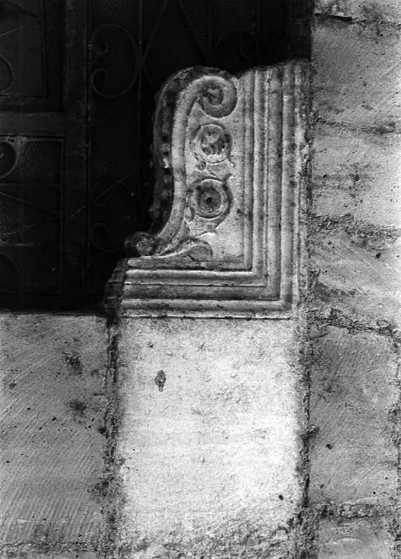 mensola, frammento - bottega campana (sec. XV)