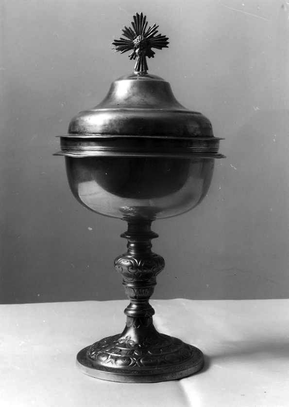 pisside - bottega campana (prima metà sec. XX)