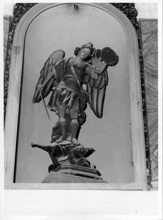 San Michele Arcangelo combatte il drago (statua) - bottega campana (sec. XIX)