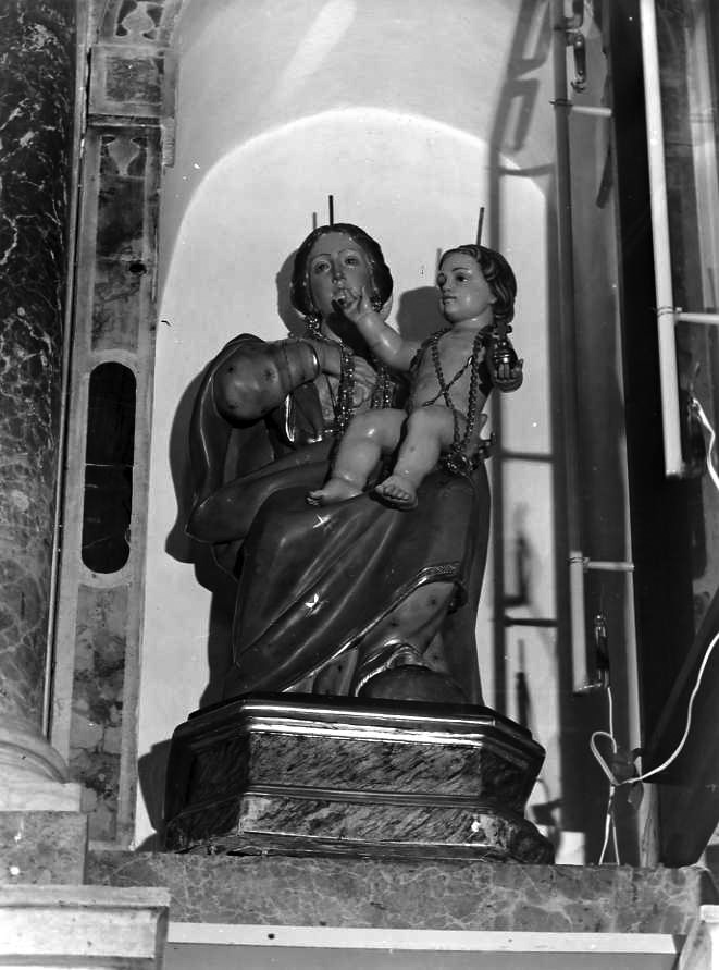 Madonna con Bambino (gruppo scultoreo) - bottega campana (sec. XVIII)