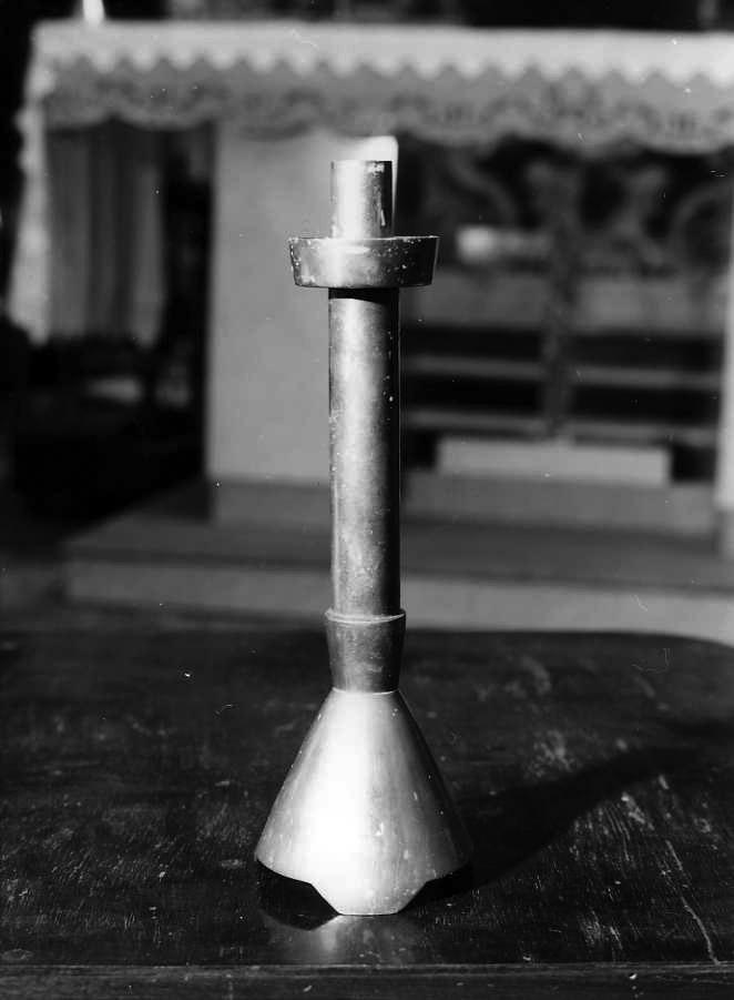 candelabro, serie - bottega campana (seconda metà sec. XX)