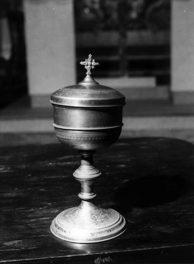 pisside - bottega campana (prima metà sec. XX)