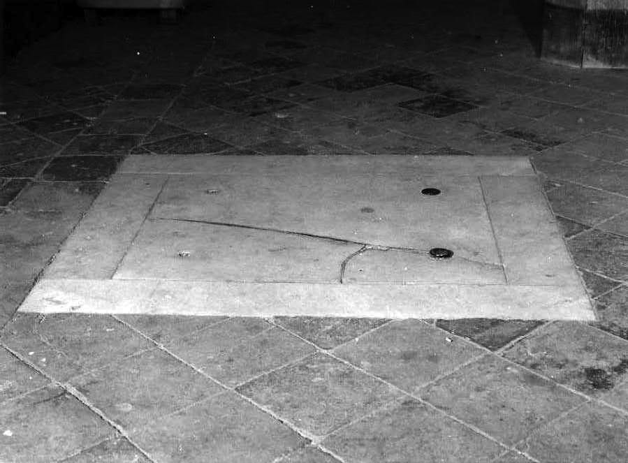 lastra tombale - bottega campana (seconda metà sec. XVIII)