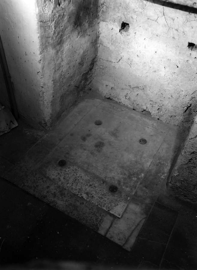 lapide tombale - bottega campana (seconda metà sec. XVIII)