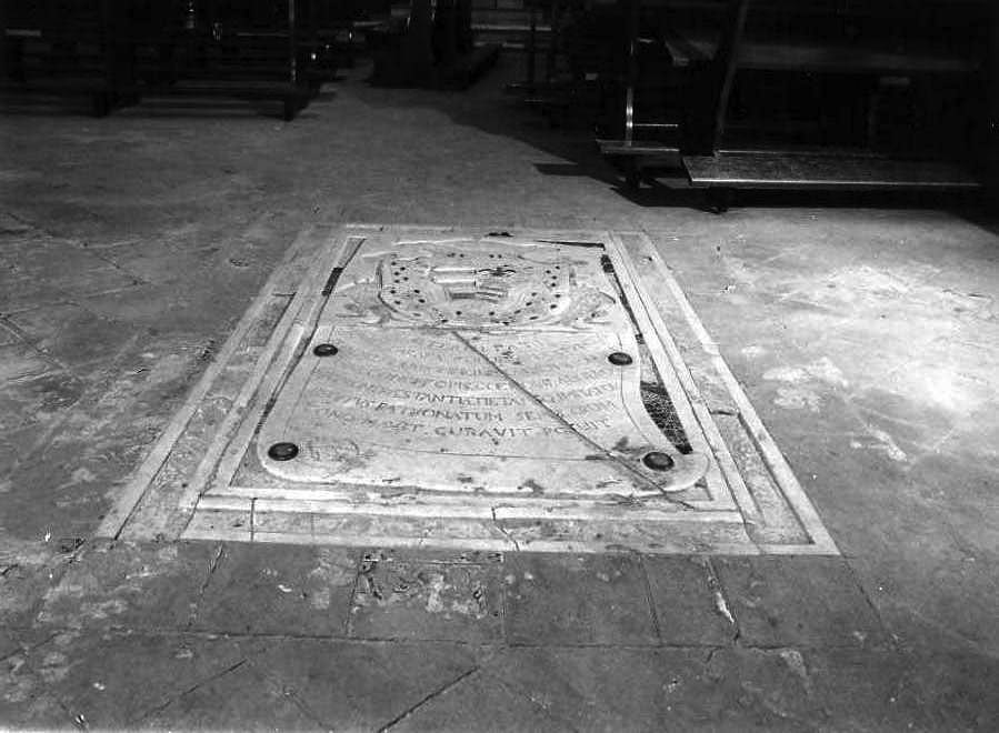 lapide tombale - bottega campana (seconda metà sec. XVIII)