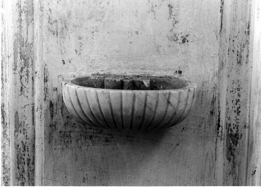 acquasantiera - bottega campana (sec. XVII)