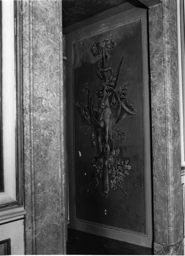 trofeo di caccia (decorazione pittorica) - ambito campano (sec. XVIII)