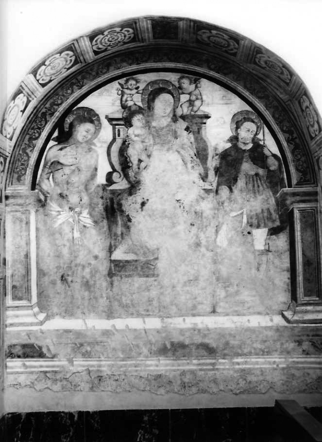 Madonna con Bambino e angeli tra San Sebastiano e San Rocco (dipinto) - ambito napoletano (prima metà sec. XVI)