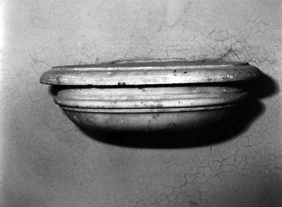 acquasantiera da parete - bottega campana (sec. XVIII)