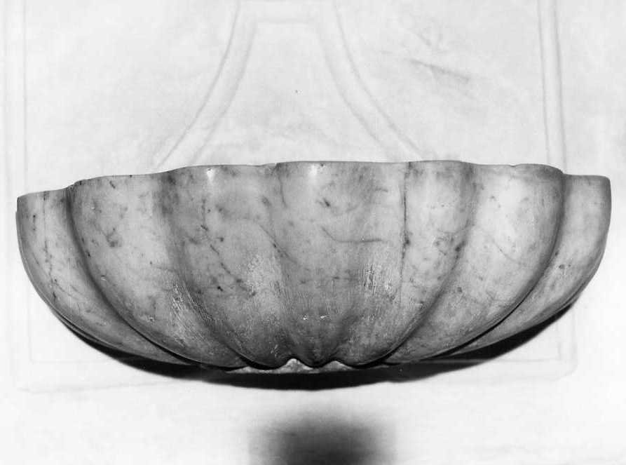 acquasantiera - a conchiglia - bottega campana (sec. XVIII)