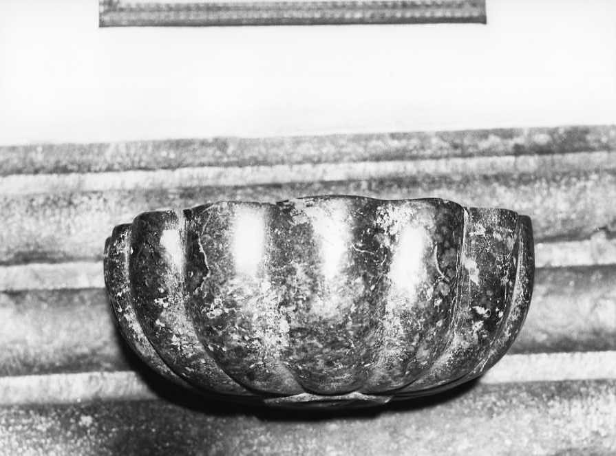 acquasantiera - a conchiglia - bottega campana (sec. XVIII)