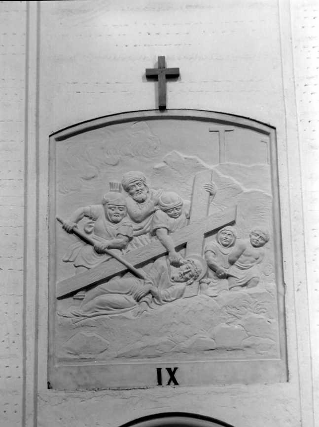 stazione IX: Gesù cade sotto la croce la terza volta (Via Crucis) - bottega campana (sec. XVIII)