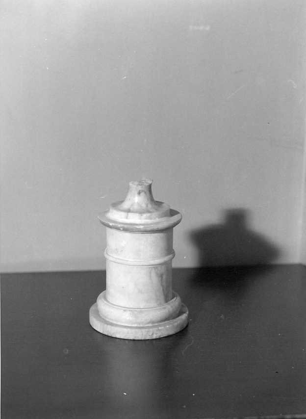 acquasantiera, frammento - bottega beneventana (fine/inizio secc. XVIII/ XIX)