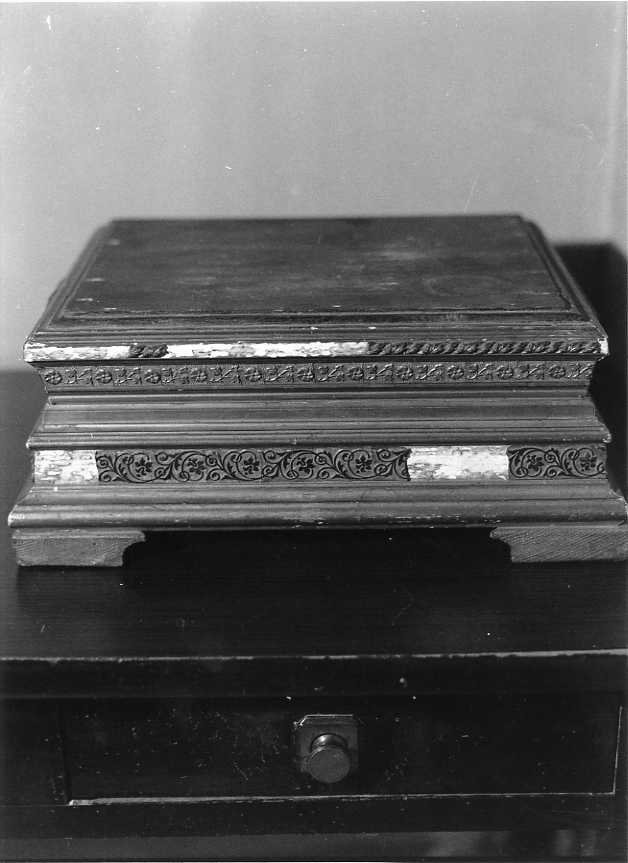 piedistallo di statua - bottega beneventana (fine/inizio secc. XVIII/ XIX)