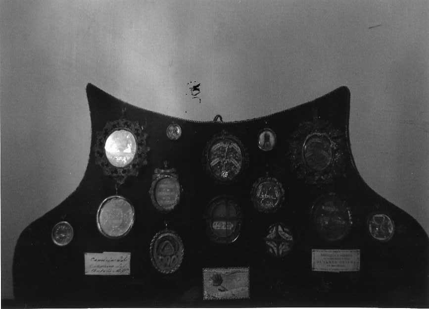 reliquiario a capsula - a medaglione - bottega beneventana (fine/inizio secc. XVIII/ XIX)