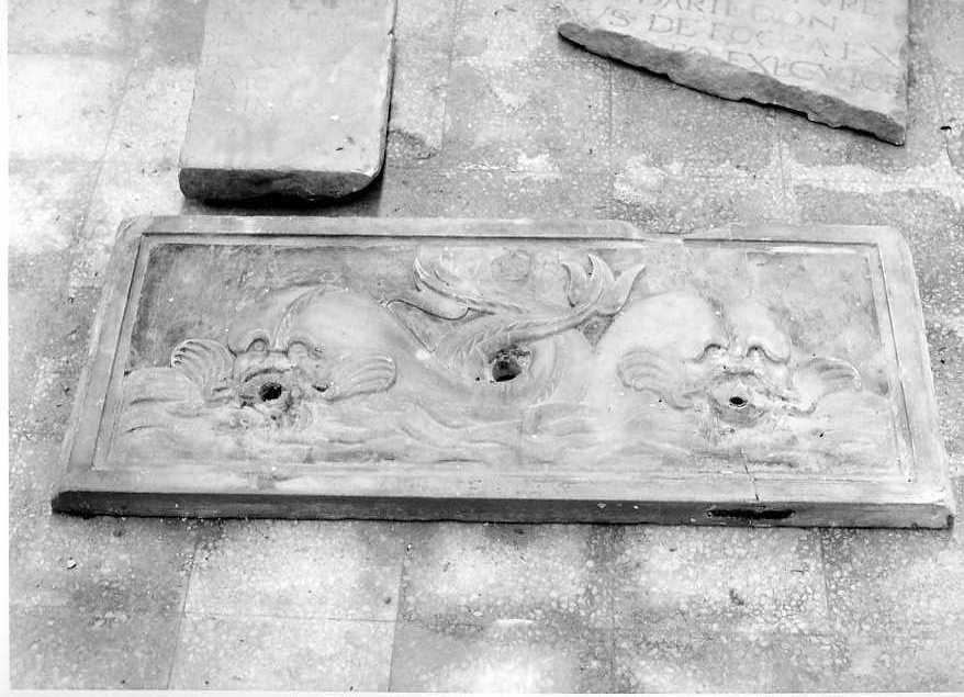 fontanile, frammento - bottega campana (sec. XVIII)