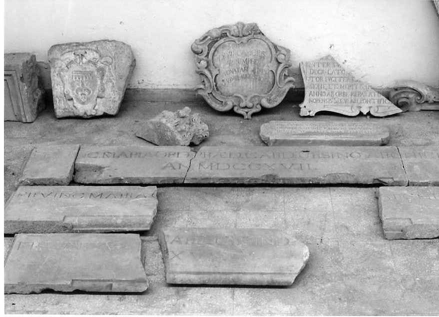 lapide, frammento - bottega campana (primo quarto sec. XVIII)