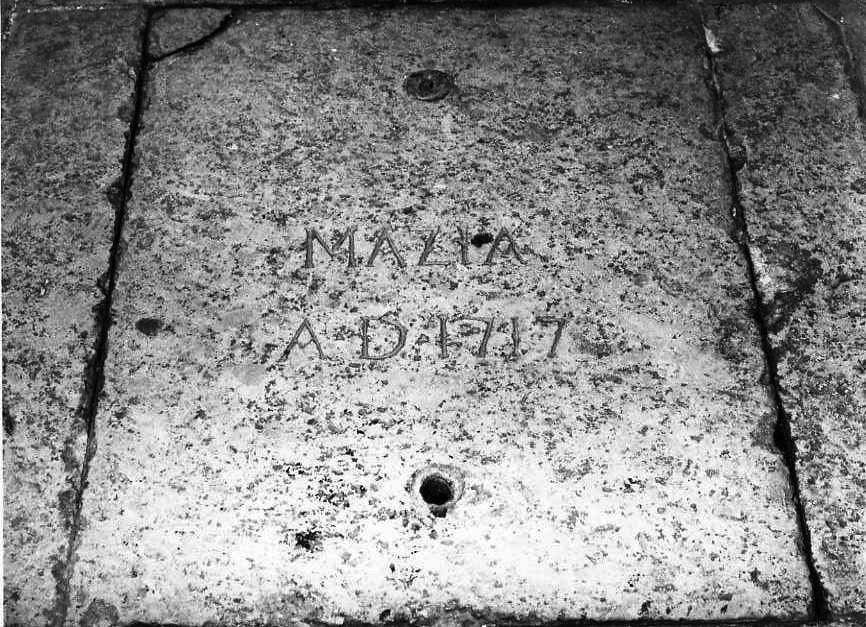 lastra tombale - bottega campana (sec. XVIII)