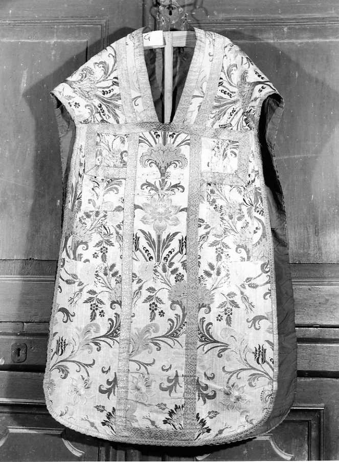 motivi decorativi floreali (pianeta) - manifattura napoletana (sec. XVIII)