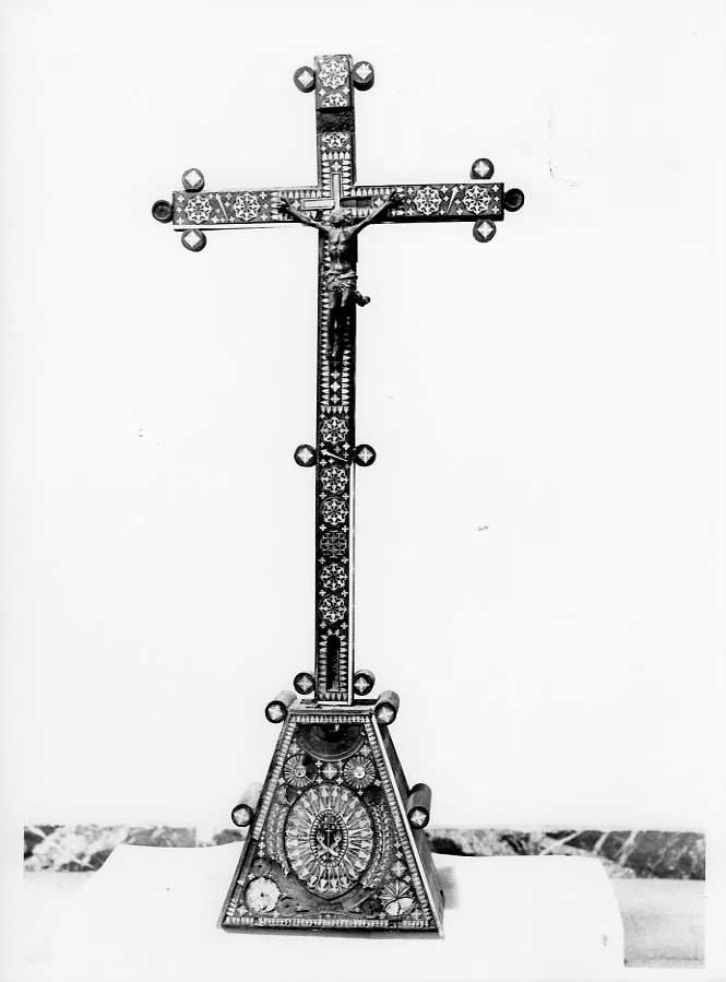Cristo crocifisso (croce d'altare) - ambito asiatico (sec. XVII)