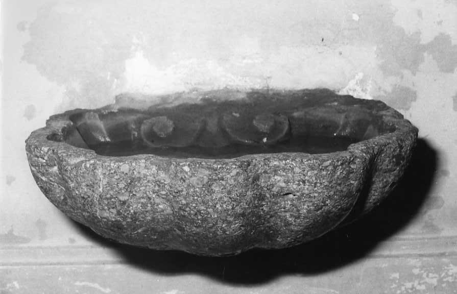 acquasantiera - a conchiglia - bottega campana (sec. XVIII)