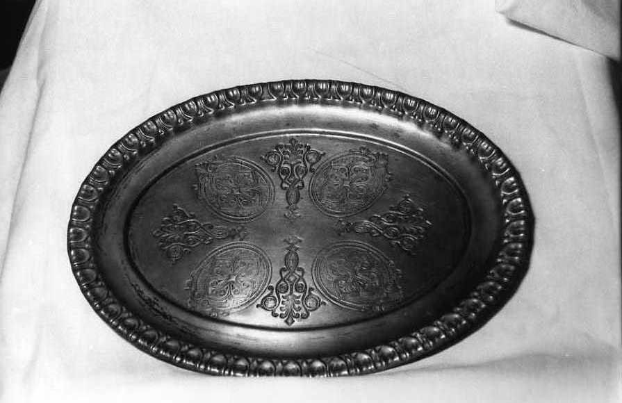 vassoio - bottega campana (inizio sec. XX)