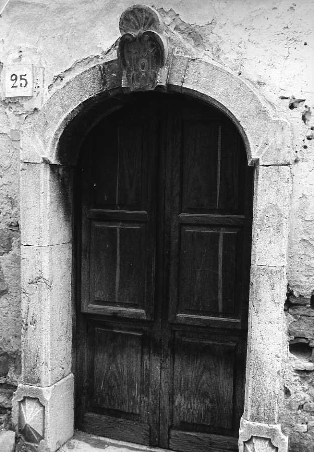 mostra di portale - bottega beneventana (fine/inizio secc. XVIII/ XIX)