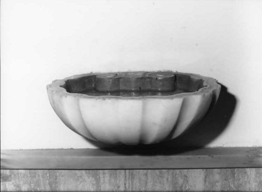 acquasantiera da parete - bottega campana (sec. XVIII)