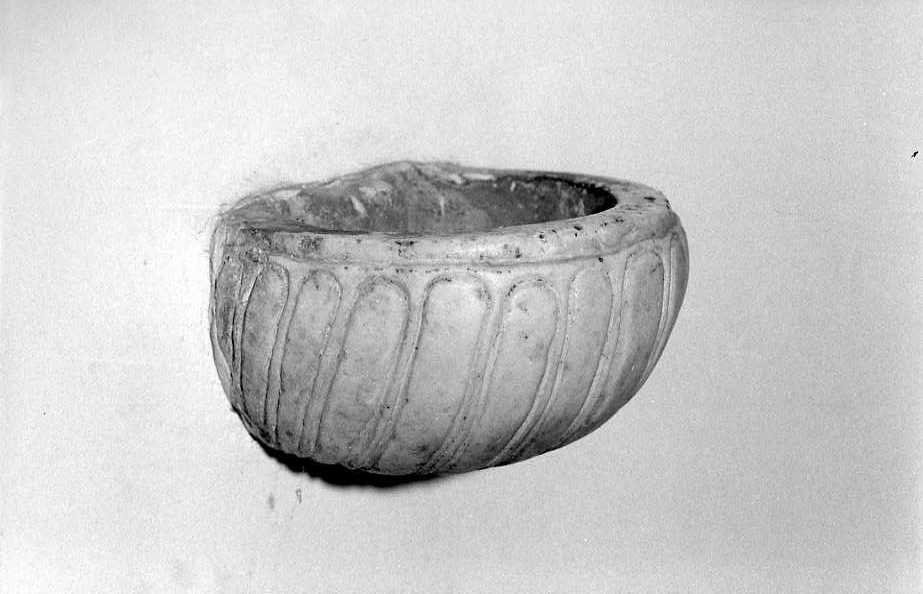 acquasantiera da parete - bottega campana (sec. XVIII)