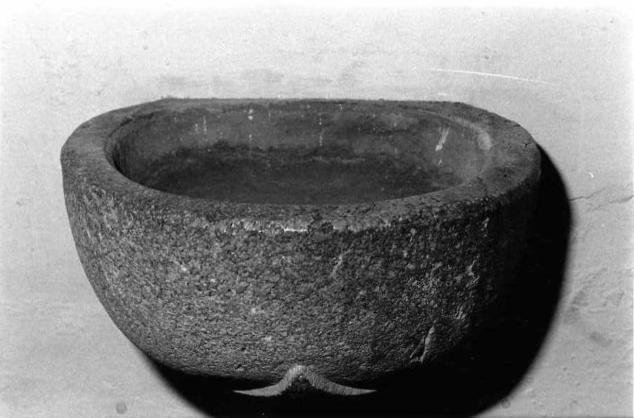 acquasantiera da parete - bottega campana (sec. XIX)