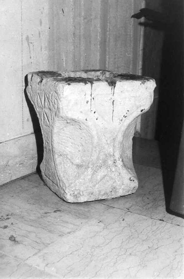 basamento, frammento - bottega campana (sec. XVIII)