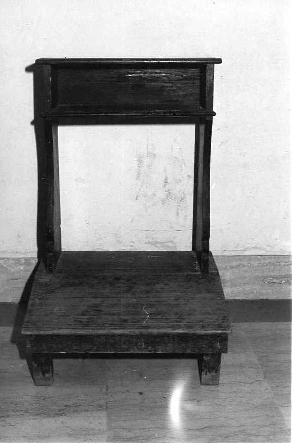 inginocchiatoio, serie - bottega campana (inizio sec. XX)