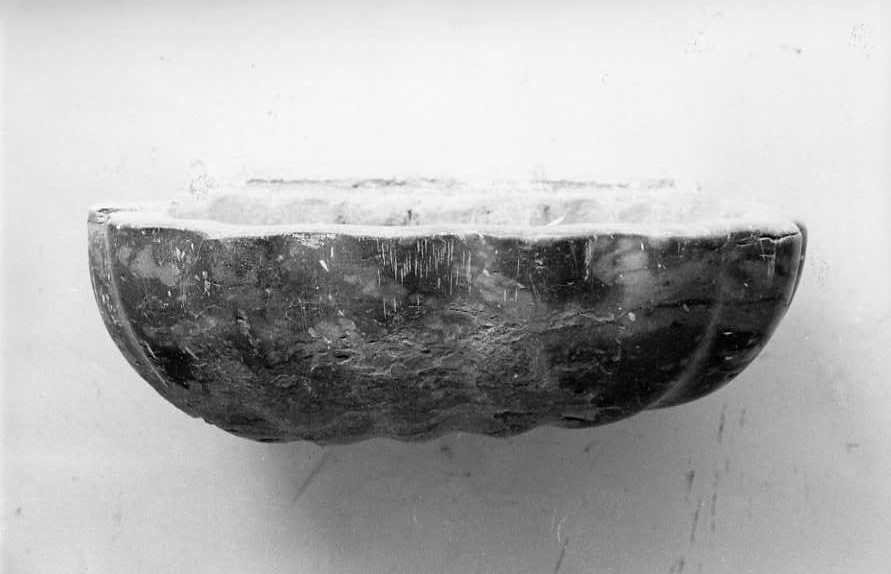 acquasantiera da parete - bottega campana (sec. XVIII)