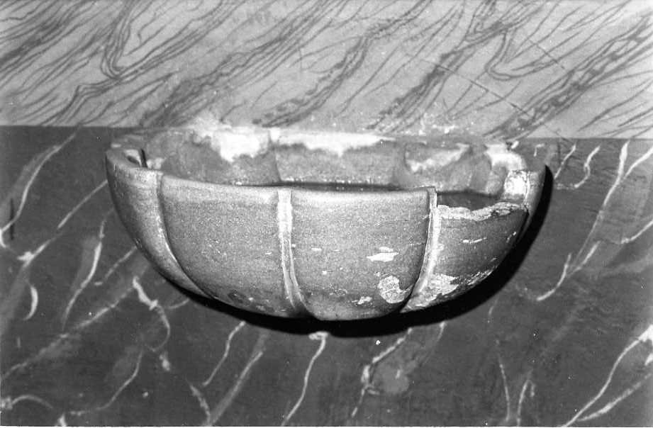 acquasantiera da parete - bottega campana (sec. XVIII)