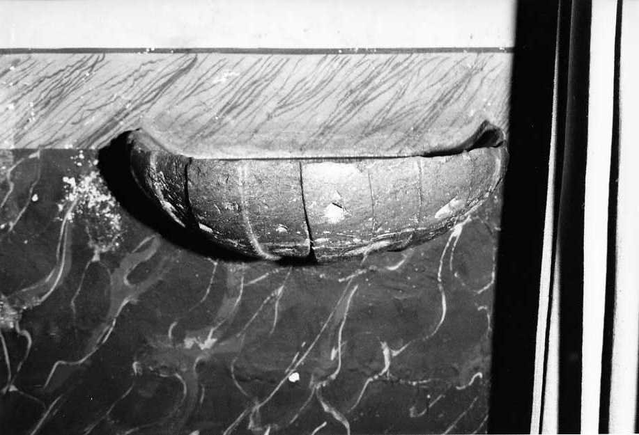 acquasantiera da parete - bottega campana (sec. XVIII)