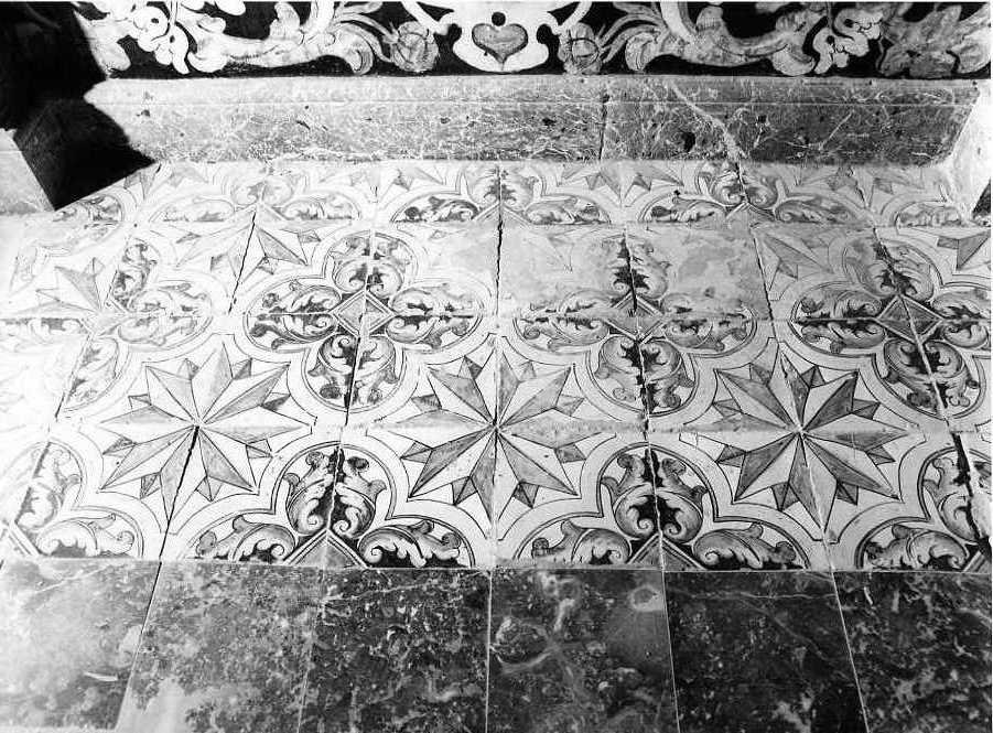 motivi decorativi geometrici e vegetali (pavimento a mattonelle) - bottega campana (sec. XVIII)