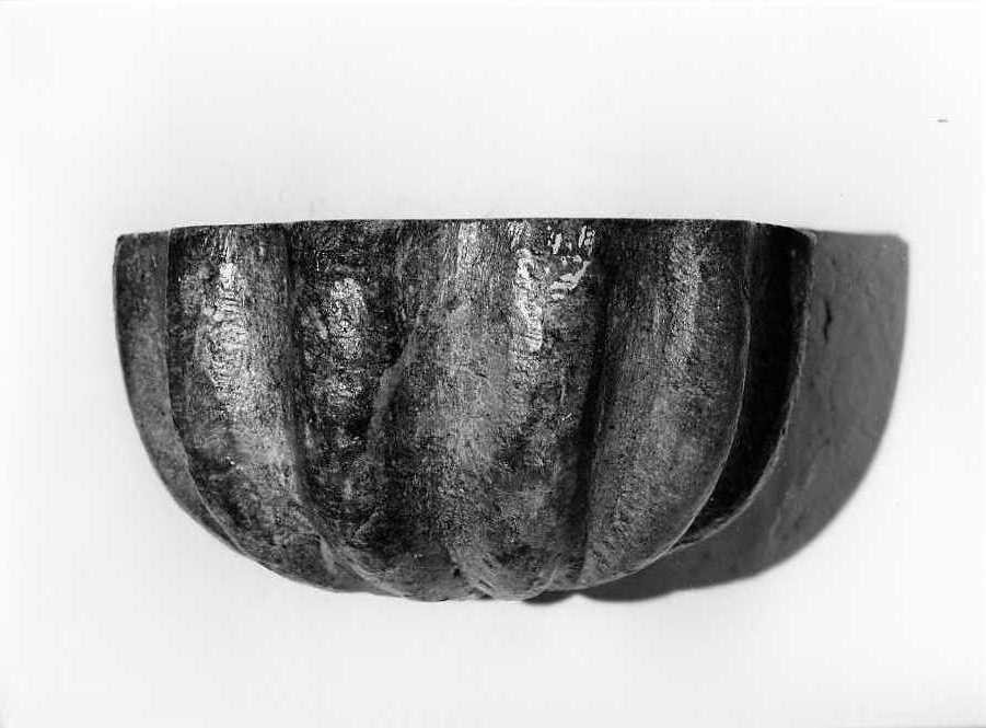 acquasantiera da parete - bottega campana (sec. XVIII)