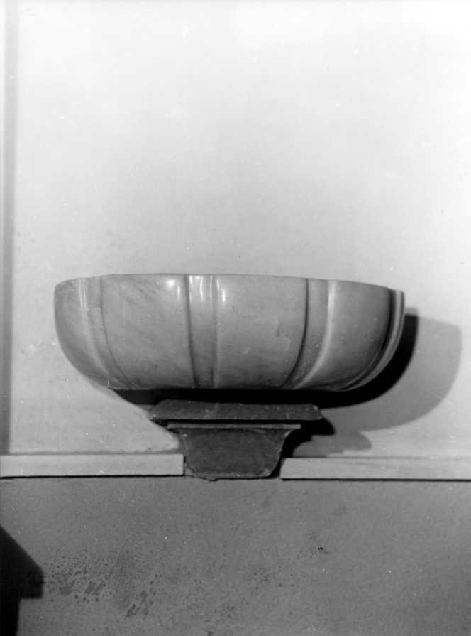 acquasantiera - a conchiglia - bottega campana (sec. XIX)