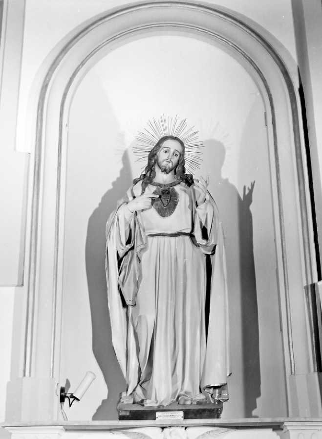 Sacro Cuore di Gesù (statua) di Guacci Luigi (sec. XX)