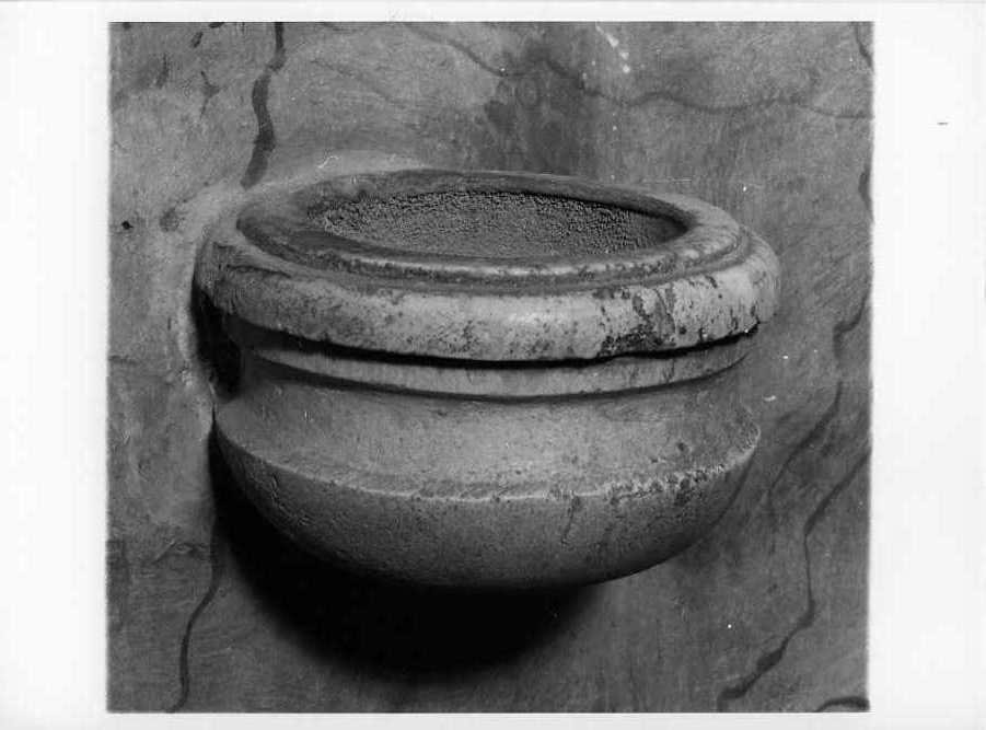 acquasantiera da parete - bottega campana (sec. XVIII)