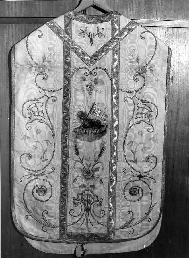 motivi decorativi floreali (pianeta) - manifattura campana (sec. XX)